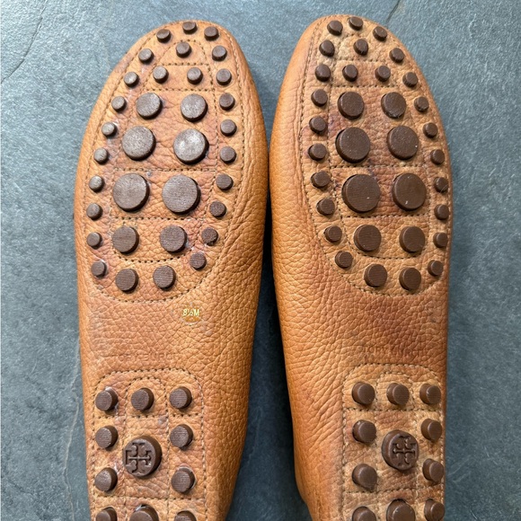 Tory Burch Tan Leather Loafers with Gold Accent size 8.5 - Picture 4 of 5